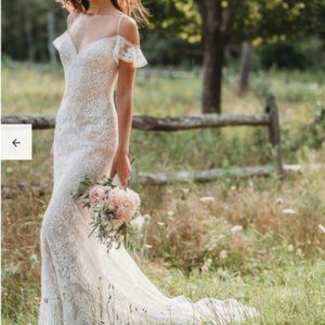 Allure Bridals Lace Wedding Gown (Style: 3202)